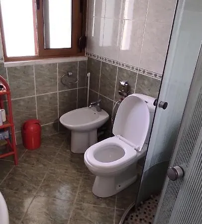 Maria In Apartmán Golem (Tirana)