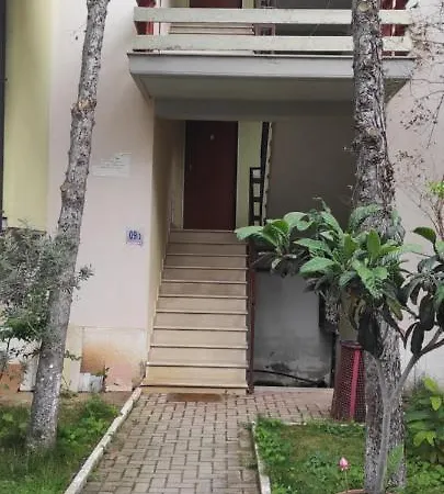 Maria In Apartmán Golem (Tirana)